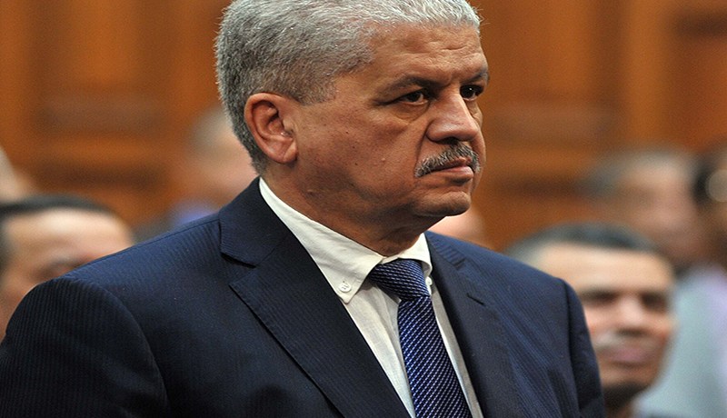 سلال يخاطب المعلمين والأساتذة عبر الفايسبوك