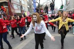 احتجاجات بعد حرق امرأة قاومت اغتصابها في تركيا