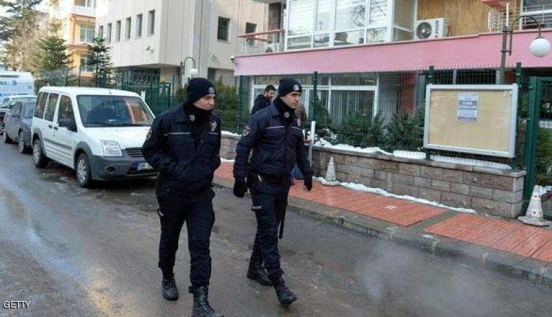 تركيا تحتجز أسرة بريطانية للاشتباه بالتوجه لسوريا