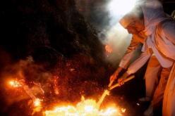 الاحتفال بمهرجان النار رغم المنع في إيران