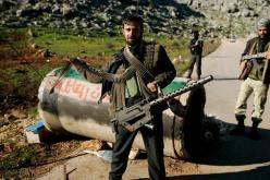 غارات على ريف دمشق وحالات اختناق في إدلب