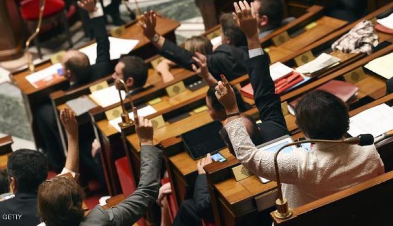 فرنسا تطلق يد مخابراتها في التنصت