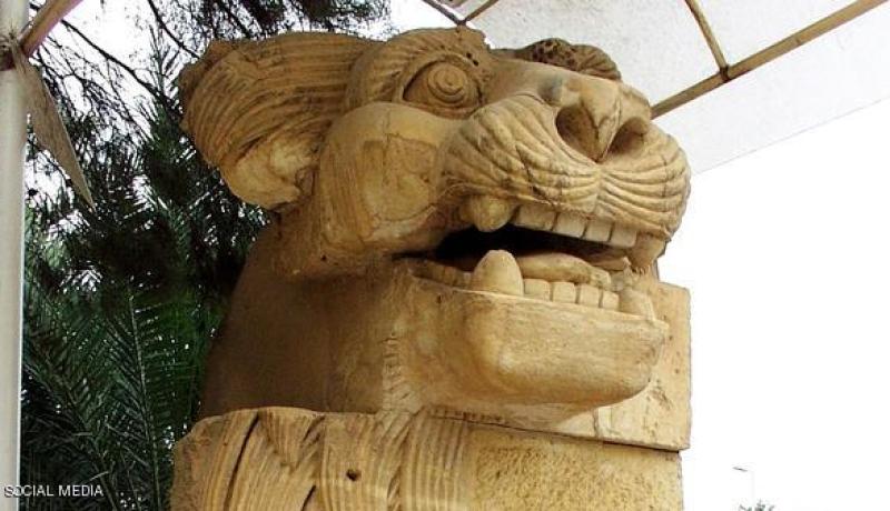 داعش يدمر تمثال الأسد الأثري في تدمر