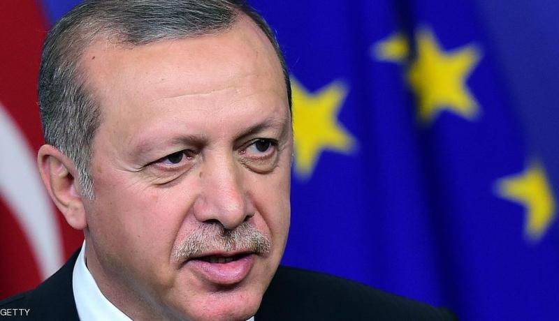 أردوغان يسخر من تعامل أوروبا مع أزمة اللاجئين