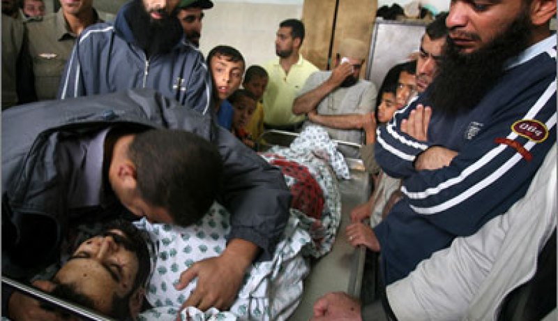 إستشهاد فلسطيني واصابة 5 اخرين برصاص الجيش الإسرائيلي في اليوم الثاني من خرق التهدئة