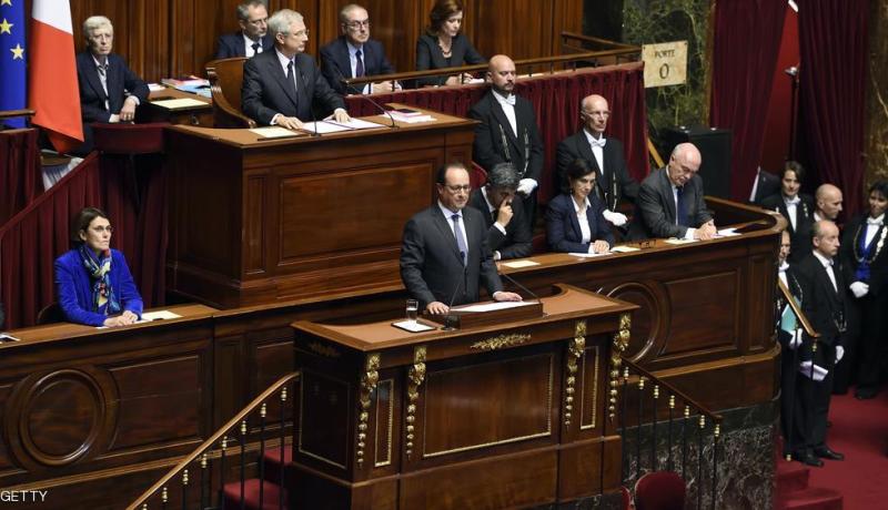 هولاند يطلب من البرلمان تمديد الطوارئ 3 اشهر وتعديل الدستور