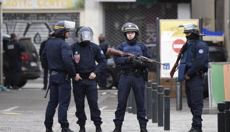 السماح للشرطة الفرنسية بحمل السلاح خارج العمل