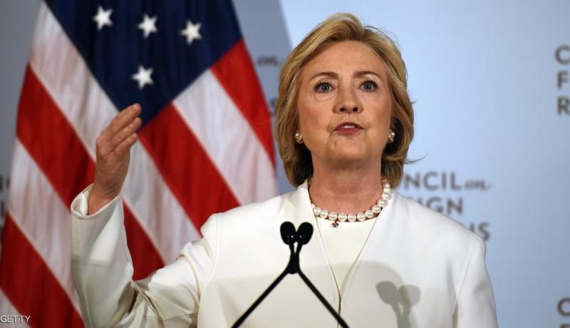 كلينتون يجب إقامة منطقة عازلة في سوريا ومواجهة إيران