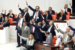 شجار بين سياسيين عراقيين يتطور لإطلاق نار