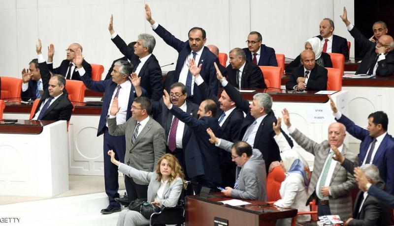 شجار بين سياسيين عراقيين يتطور لإطلاق نار