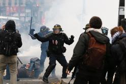مواجهات بين الشرطة ونشطاء بيئيين باريس