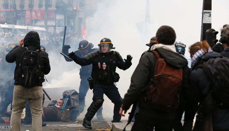 مواجهات بين الشرطة ونشطاء بيئيين باريس