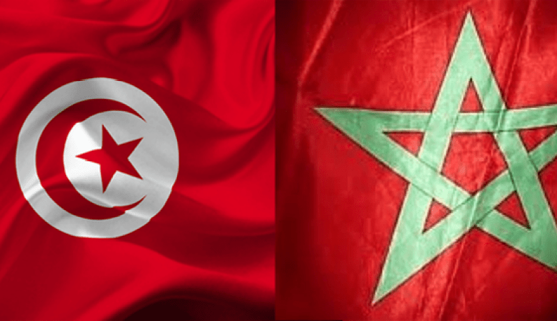 عشرات الصحفيين والحقوقيين المغاربة ينددون بالإرهاب أمام سفارة تونس بالرباط