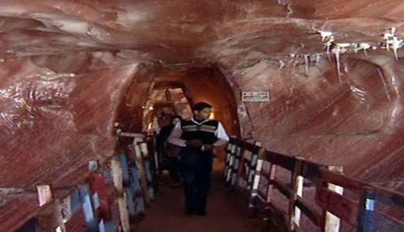 مقتل  10 عمال في حادث انهيار منجم فوسفات بباكستان