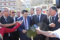 بالصور عمار غول في زيارة ميدانية إلى شاطئ شقرون 1 بعين تيموشنت