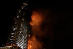 بالفيديو حريق ضخم بأحد فنادق دبي بمنطقة الاحتفال بالسنة الجديدة قرب برج خليفة