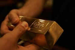 الذهب يرتفع بفعل هبوط الأسهم الأوروبية والدولار
