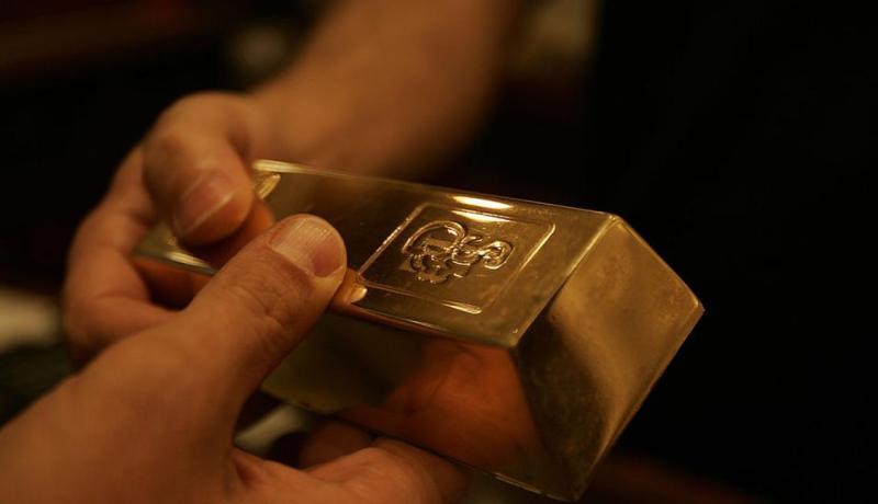 الذهب يرتفع بفعل هبوط الأسهم الأوروبية والدولار