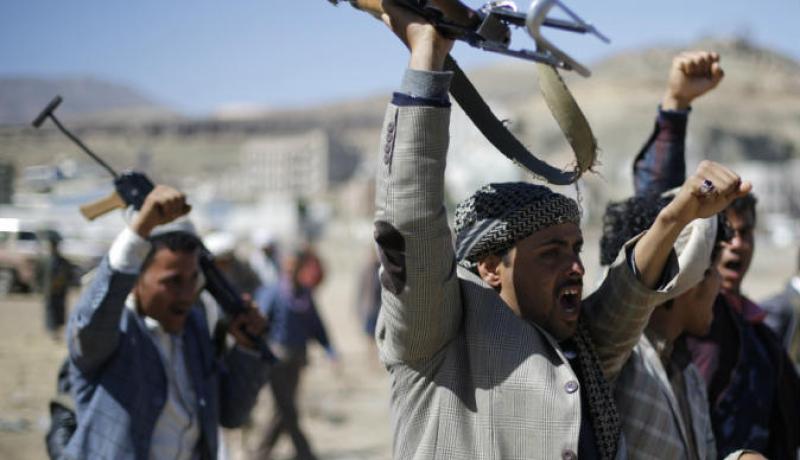 زعيم المتمردين الحوثيين يرفض هدنة بقيادة السعودية في اليمن