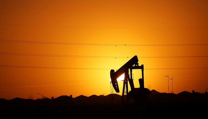 النفط يرتفع باتجاه 50 دولارا للبرميل