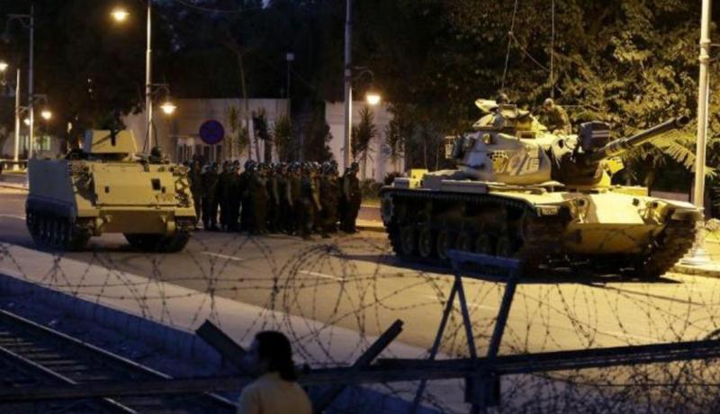 اعتقالات واستسلام في صفوف الجيش وتسجيل قرابة مائة قتيل في انقلاب تركيا