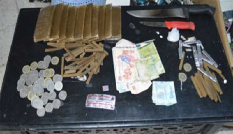 حجز 1.5 كلغ من المخدرات و3 أسلحة بيضاء في سيدي بلعباس