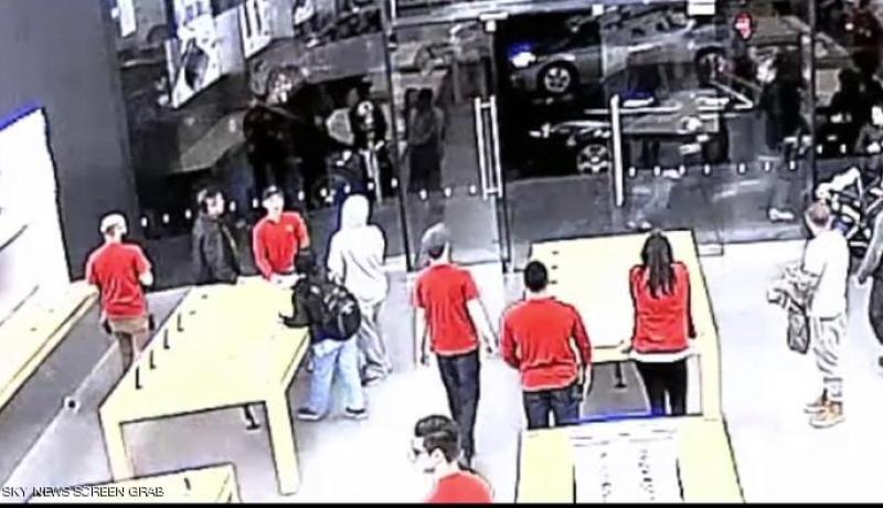 بالفيديو.. عملية سطو على متجر أبل