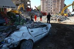 زلزالان يدمران عشرات المنازل في تركيا