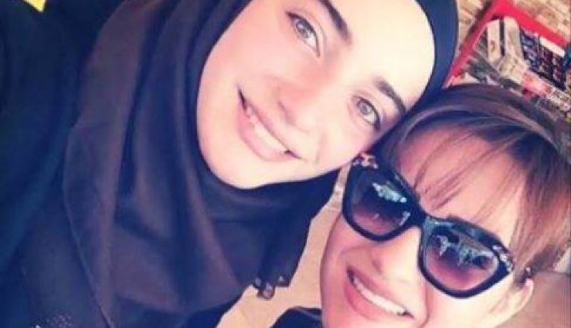 الفنانة صفاء تنشر صور ابنتها الوحيدة المحجبة