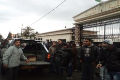 جنازة تتحول إلى مسيرة وغاضبون يعرضون نعش طفل أمام مقر ولاية ڤالمة