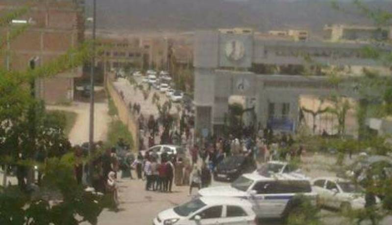 بالفيديو.. 6 جرحى منهم اثنان في حالة خطيرة بعد مشادات داخل جامعة باتنة