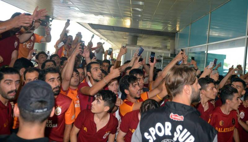 بالفيديو والصور …. استقبال أسطوري لـ فيغولي في تركيا