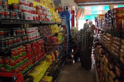المساحات الكبرى تسلب أموال المواطنين بإشعارها لأسعار مغلوطة‮‬