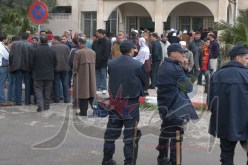 ‬شخصا‮ ‬يهدّدون بحرق أنفسهم داخل دائرة زرالدة بعد تسلّمهم شققا من‮ ‬غرفتين‮04