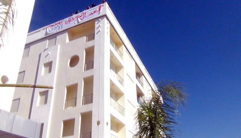 مقاول وعمّاله يهدّدون بانتحار جماعي من سطح عمارة بالخروب في قسنطينة