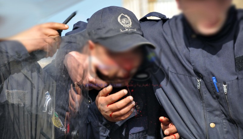مواطن يكسر فك عميد شرطة طلب منه الكف عن الكلام البذيء في رمضان