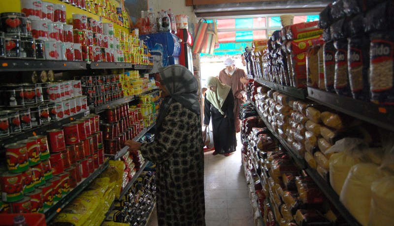 الجزائريون يستهلكون حلويات ومواد غذائية مستوردة تسبب السرطان