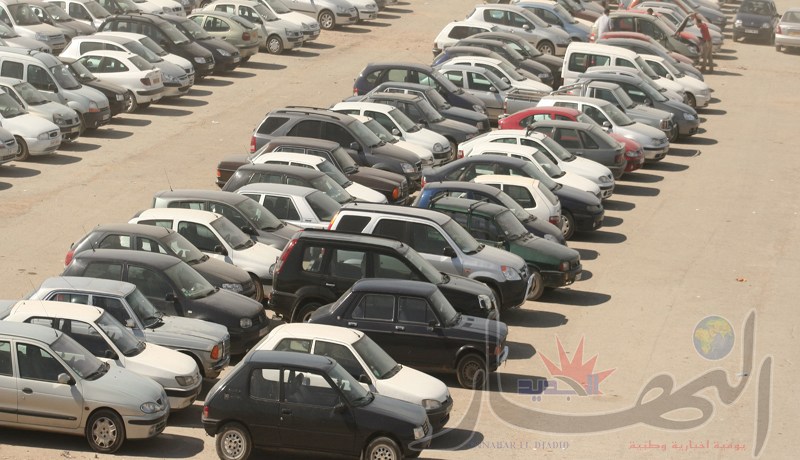 ساعات طويلة للحصول على مكان بـ”الباركينغ” في صالون السيارات