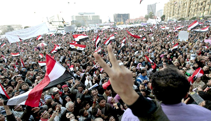 ميدان التحرير يقسّم شباب مصر