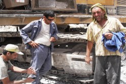 جزائريون‮ ‬يصومون تحت حرارة 40 ‬درجـة وفــي‮ ‬الأشغـــال الشــــاقّــة