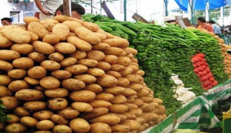 أول يوم من سنة 2013 يرفع أسعار الخضر والفواكه