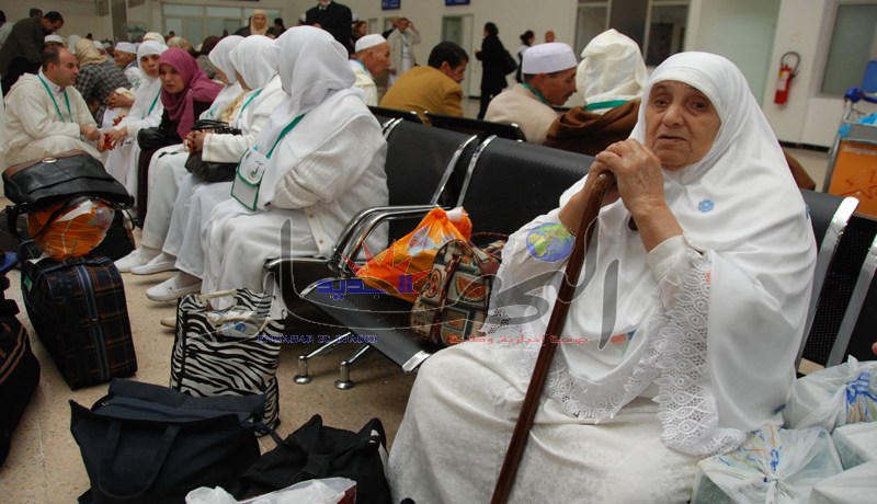 تخلّف 3 حجاج عن أول رحلة وشكاوى من البيروقراطية في بيع التذاكر