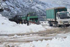 بالصور ..الجيش يفك الحصار عن قرى وطرقات تيزي وزو