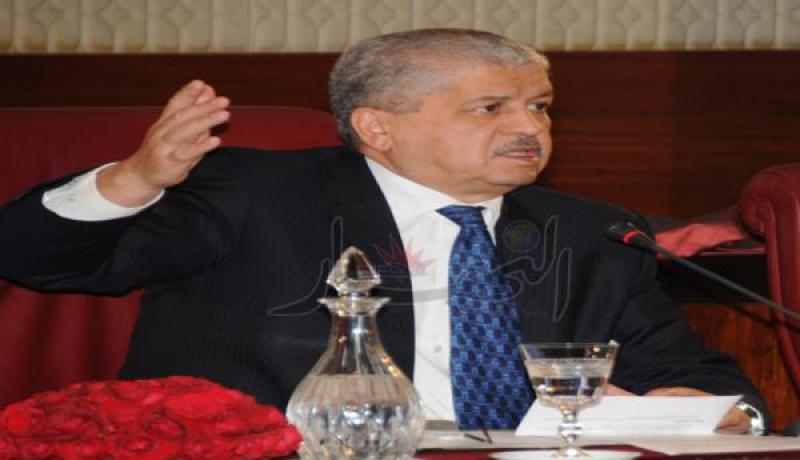 سلال: اللجنة المكلفة بتعديل الدستور لم تتوقف عن العمل