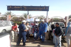 فلاحون يحاصرون مقر الولاية باستعمال الجرارات والعتاد الفلاحي في أدرار