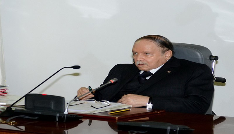 بوتفليقة لقمة عيش الجزائريين مهددة بسبب انهيار أسعار البترول