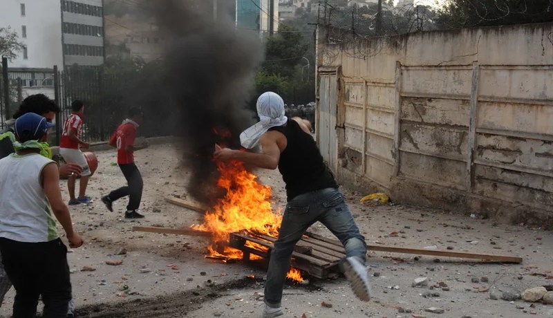 شاب عمره 20 سنة يصنع قنابل لاستعمالها في حروب الشوارع والاحتجاجات بالبليدة