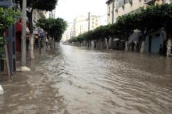 طرق معطلة..أحياء غمرتها المياه و عائلات تعاني تسربات المياه