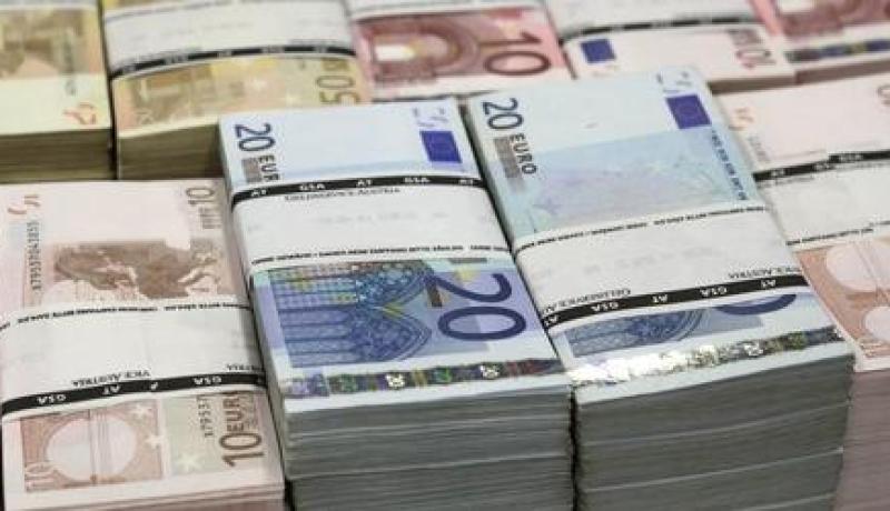 التحقيق في تورط 4 بنوك بتهريب العملة واستيراد الخردة