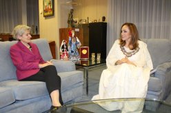 مديرة اليونسكو تلتقي أحلام مستغانمي وتكلفها بمهمة